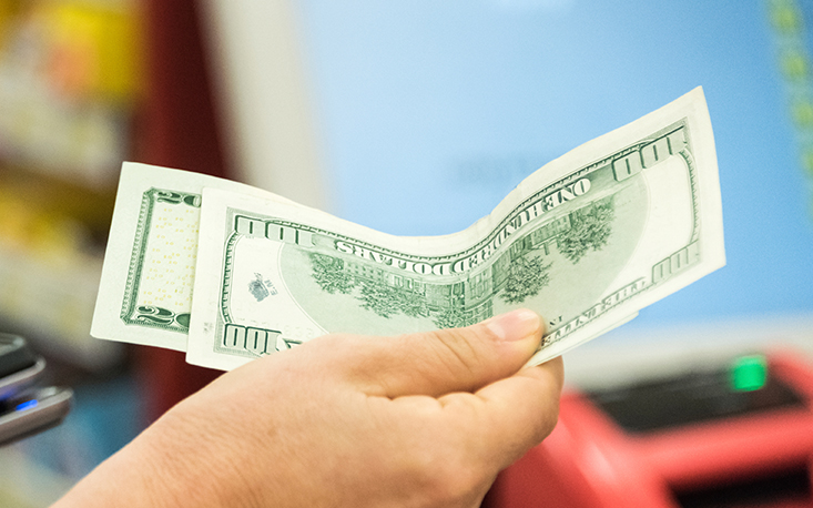 Aplicar em dólar só é alternativa razoável para quem aposta no colapso das contas externas Aplicar em dólar só é alternativa razoável para quem aposta no colapso das contas externas