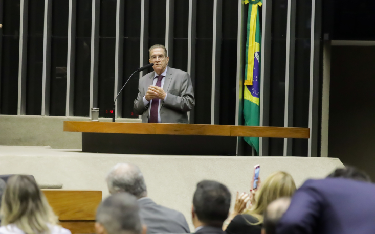 Antonio Lanzana defende modernização do serviço público no plenário da Câmara